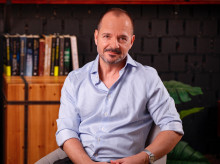 Ángel Martín en la promoción de su primera novela 'El día que lo fuimos todo'