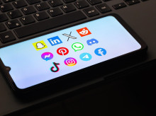 (Imagen de archivo de varios iconos de redes sociales en un móvil