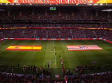 El Atlético de Madrid celebra la Fiesta Nacional
