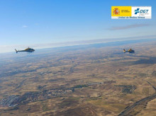Imagen facilitada por la DGT de dos de los aparatos en pleno vuelo