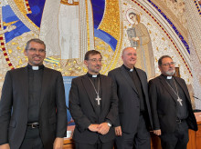 El cardenal Cobo, con tres de los cuatro auxiliares de Madrid