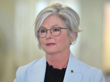 CANBERRA (Australia), 19/10/2026.- Independent member for Indi Helen Haines and frontline community legal workers at a press conference at Parliament House in Canberra, Wednesday, October 14, 2026. EFE/EPA/MICK TSIKAS NO ARCHIVING AUSTRALIA AND NEW ZEALAND OUT