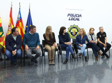 Pedro Sánchez y, a la derecha del todo, Pilar Bernabé