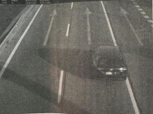 Laimagen debe recoger el momento en el que el coche pisa la línea continua