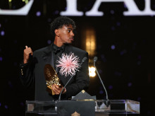 Lamine Yamal recibe el premio al mejor jugador joven del año 2026