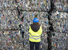 Vista de los trabajos de gestión de residuos durante la inauguración este miércoles de la planta de tratamiento de residuos mecánico biológico de Milà, en Mahón, Menorca