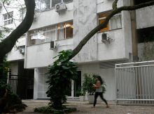 La entrada de la casa donde vivían el diplomático alemán y su difunto marido en Ipanema, un exclusivo barrio de Río de Janeiro
