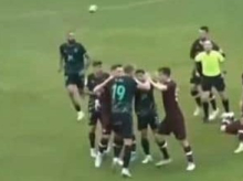 Jugadores del Almería y el Hearts escocés protagonizaron una gran pelea en un partido amistoso