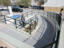 El Ayuntamiento de Lucena dota de accesibilidad la calle Fuente Tójar