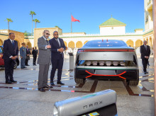 Mohamed VI durante la presentación de los modelos Namx y Neo Motors