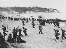 Soldados americanos desembarcan cerca de Argel