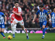 Brighton's Scottish midfielder #11 Billy Gilmour (2R) chases down Arsenal's English midfielder #41 Declan Rice during the English Premier League football match between Arsenal and Brighton and Hove Albion at the Emirates Stadium in London on December 17, 2023. (Photo by JUSTIN TALLIS / AFP) / RESTRICTED TO EDITORIAL USE. No use with unauthorized audio, video, data, fixture lists, club/league logos or 'live' services. Online in-match use limited to 120 images. An additional 40 images may be used in extra time. No video emulation. Social media in-match use limited to 120 images. An additional 40 images may be used in extra time. No use in betting publications, games or single club/league/player publications. /
