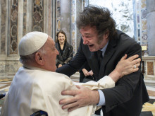 El Papa y Milei se abrazaron afectuosamente antes del comienzo de la Misa de canonización
