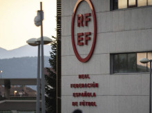Fachada de la sede de la Real Federación Española de Fútbol (RFEF)