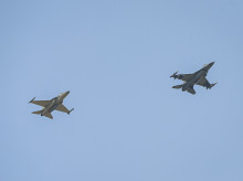 Aviones de combate F-16 en vuelo