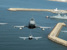 Espectacular sobrevuelo de aviones españoles y alemanes en la Base Aeronaval de Rota en el inicio del despliegue del Pacific Skies 24