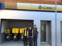 Los tres carteros de Correos que actualmente prestan servicio en Bailén.