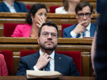 El presidente de la Generalitat de Catalunya en funciones, Pere Aragonès, durante una sesión plenaria, en el Parlament de Catalunya, a 25 de julio de 2024, en Barcelona, Catalunya (España). El Parlament vota la aprobación final de la reforma del reglamento de la Cámara que quiere ampliar los supuestos de delegación de voto e incorpora, por primera vez, el voto telemático, así como tiene previsto validar los ocho diputados propuestos para representar a la Generalitat en el Senado. Está previsto que la reforma salga adelante por la vía de lectura única con el apoyo de los partidos impulsores. Asimismo, la sesión plenaria también abordará la designación de los ocho senadores que representarán a la Generalitat en la Cámara Alta.
25 JULIO 2024;PARLAMET;PLENO
David Zorrakino / Europa Press
25/7/2024