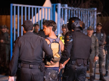 La policía marroquí detiene a un joven para evitar su paso hacia Ceuta