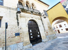 Portada de las Caballerizas Reales