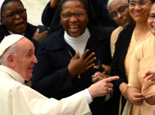 Papa Francisco bromeando