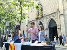 Parada de la asociación John Henry Newman frente a Sant Ramon de Penyafort, este miércoles