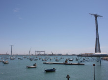 Las dos torres de electricidad de Cádiz