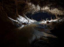 Ilustración de una cueva subterránea