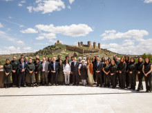 Foto de familia de la inauguración del Parador de Molina de Aragón (Guadalajara).

REMITIDA / HANDOUT por DAVID ESTEBAN GONZALEZ/JCCM
Fotografía remitida a medios de comunicación exclusivamente para ilustrar la noticia a la que hace referencia la imagen, y citando la procedencia de la imagen en la firma
13/5/2025