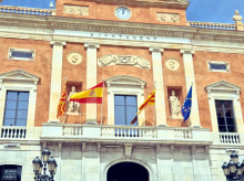 La bandera española, en la fachada del Ayuntamiento de Tarragona
