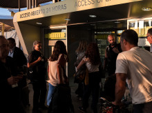 Vigilantes de seguridad controlan el acceso por la puerta 8 a la T4