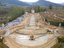 Vista aérea de las obras en la fuente de La Cascada de los jardines de La Granja