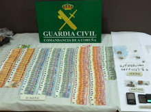 Imagen de los elementos intervenidos.
REMITIDA / HANDOUT por GUARDIA CIVIL
Fotografía remitida a medios de comunicación exclusivamente para ilustrar la noticia a la que hace referencia la imagen, y citando la procedencia de la imagen en la firma
27/5/2025