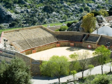 La plaza de toros se adapta a la orografía de esta zona