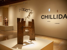 Vistas de las salas de exposición temporal Chillida. Mística y materia en el Museo Nacional de Escultura.