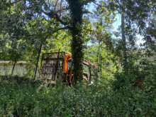 Fallece un operario en Outes (La Coruña) tras caerle encima el árbol que talaba
REMITIDA / HANDOUT por CONSORCIO PROVINCIAL CONTRA INCENDIOS
Fotografía remitida a medios de comunicación exclusivamente para ilustrar la noticia a la que hace referencia la imagen, y citando la procedencia de la imagen en la firma
29/5/2025