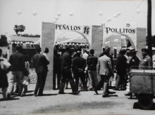 Caseta de la peña Los 14 Pollitos en el Paseo de Victoria