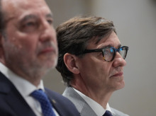 (Foto de ARCHIVO)
El conseller de Justícia i Qualitat Democràtica, Ramon Espadaler (i) y el presidente de la Generalitat Salvador Illa (d), reciben a los jueces de paz en la Generalitat de Catalunya, a 10 de mayo de 2025, en Barcelona, Cataluña (España). Espadaler destacó la relevancia de los jueces de paz en el marco de la nueva Ley 1/2025, subrayando su papel en la resolución de conflictos y la proximidad con la ciudadanía. La ley les otorga competencias en mediación, lo que mejora la eficiencia judicial y fomenta la convivencia.

David Zorrakino / Europa Press
10 JUNIO 2025;CATALUNYA;JUSTICIA;JUECES DE PAZ;JUSTICIA;
10/6/2025