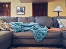 Qué dicen los médicos sobre dormir la siesta