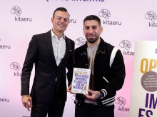 Aldo Martínez, junto a Ilia Topuria.