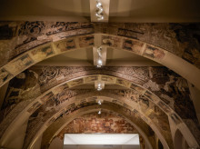 Detalle de las pinturas murales del Monasterio de Sijena expuestas en el Museu Nacional d’Art de Catalunya (MNAC), a 29 de mayo de 2025, en Barcelona, Catalunya (España)