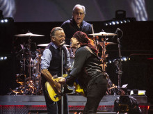 Bruce Springsteen y Steven Van Zandt durante el concierto del sábado pasado en San Sebastián