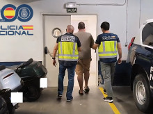 Detenidos tres trabajadores de una residencia de Huelva por malos tratos habituales a mayores vulnerables

REMITIDA / HANDOUT por POLICÍA NACIONAL
Fotografía remitida a medios de comunicación exclusivamente para ilustrar la noticia a la que hace referencia la imagen, y citando la procedencia de la imagen en la firma
26/6/2025