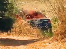 Imagen del coche en llamas