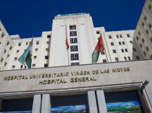 Los servicios de emergencias del Servicio Andaluz de Salud trasladaron a siete pacientes con síntomas leves de intoxicación de humo al hospital Virgen de las Nieves de Granada
