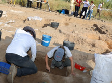 Excavaciones en el yacimiento Cerro Macareno.