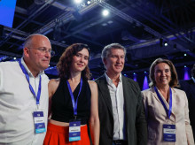 El líder del Partido Popular, Alberto Núñez Feijóo (3d), la presidenta de la Comunidad de Madrid, Isabel Díaz Ayuso (3i), Cuca Gamarra, nueva vicesecretaría de Regeneración Institucional, y Miguel Tellado