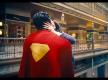 Superman viste moda española: la icónica capa roja que porta en su nueva película se tejió en Barcelona