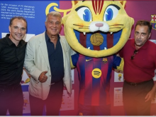 La mascota CAT, protagonista en la exposición de Grangel Studio en CASA SEAT