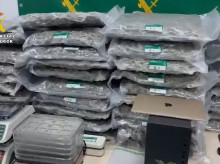 Detenidos tres miembros de una red internacional de tráfico de droga que operaban desde el poniente almeriense

REMITIDA / HANDOUT por GUARDIA CIVIL
Fotografía remitida a medios de comunicación exclusivamente para ilustrar la noticia a la que hace referencia la imagen, y citando la procedencia de la imagen en la firma
12/7/2025